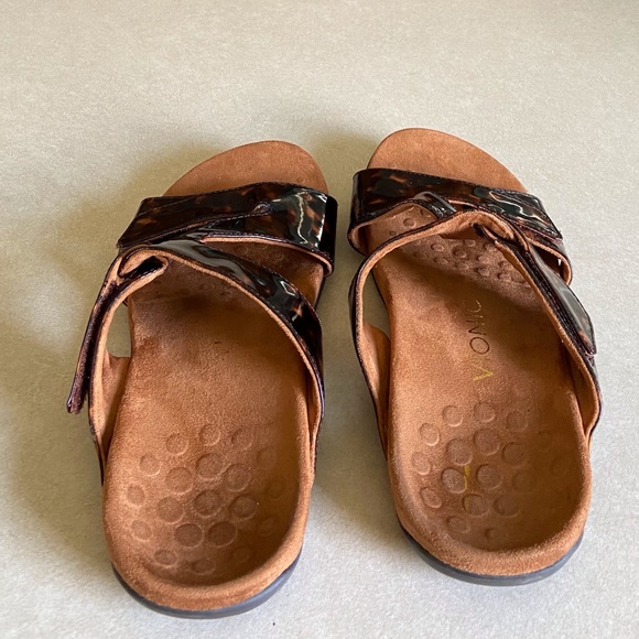 Vionic slide sandals size 7. - Picture 11 of 16